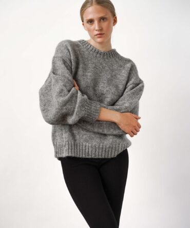 AP010 - Ire Knitted Sweater Grey