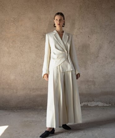 AP009 - Cream Pleated Pants